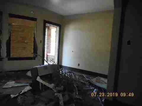 4400 St Clair (13)_m.jpg